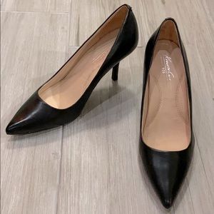 Kenneth Cole Black Pumps